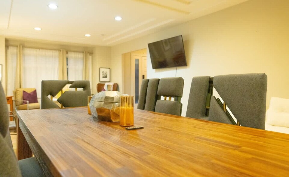 Building Photo - 3920 Ardley Ave