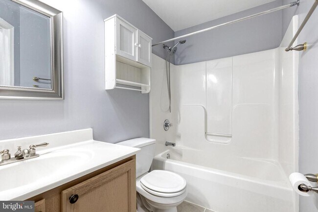 Building Photo - 3bd 2.5bth home nestled in the sought-afte...
