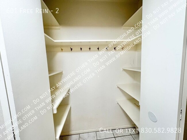 Building Photo - 601 Free Rein