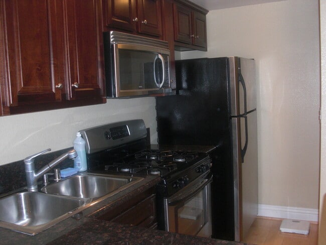 Building Photo - Cozy studio in The Venetian Community, a d...
