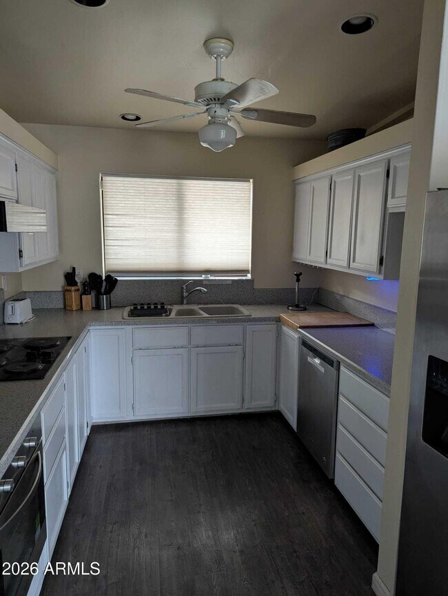 Building Photo - 717 E Granada Dr