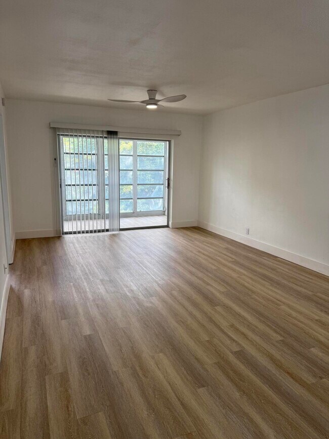 Building Photo - 1400 NE 55th St