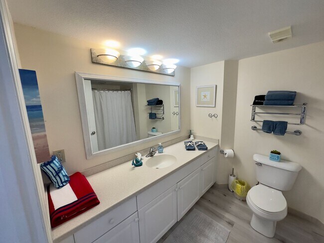 Building Photo - Oceanfront Corner View Condo - BEST VIEW & Wake up to the Oceanview from bed! DEPOSIT-FREE Rentin...