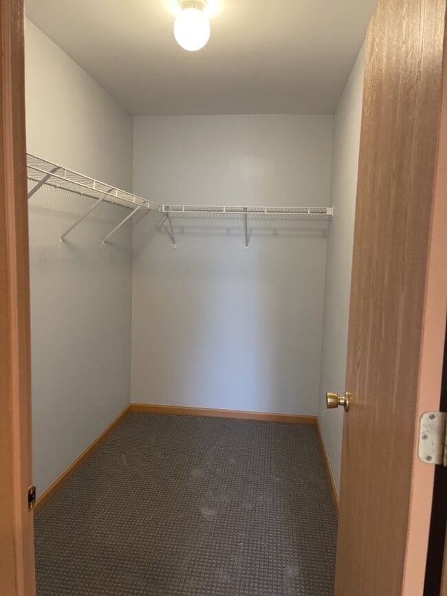 Building Photo - 1517 Silverstone Dr