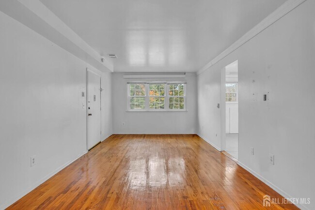 Building Photo - 14 College Dr