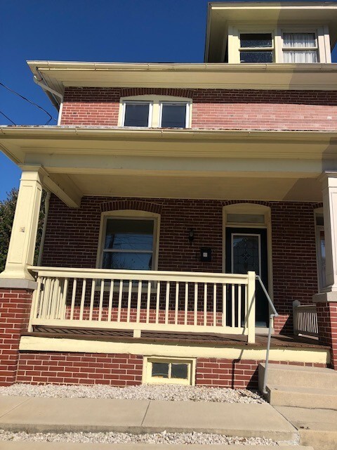 Primary Photo - 1359 W Main St