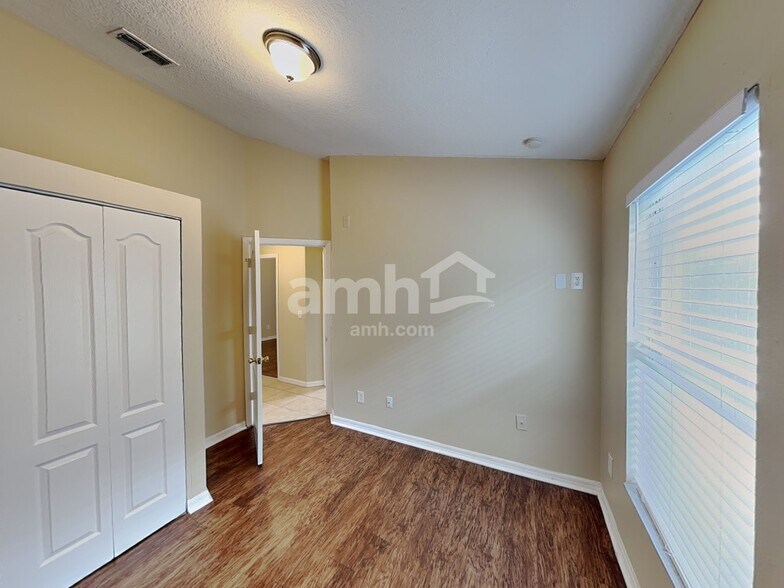 Building Photo - 2600 Deck Ave