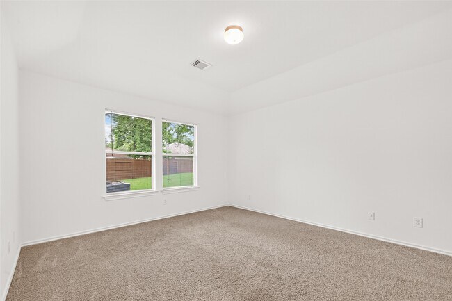 Building Photo - 10 Druids Glen Pl