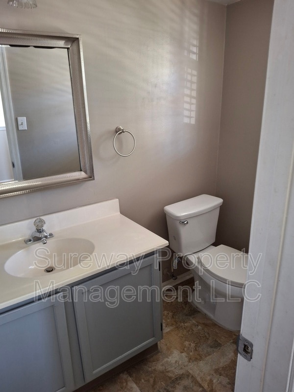 Building Photo - 127 Crown Prince Dr