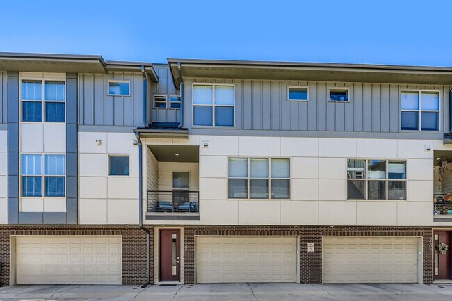 Building Photo - 5372 Allison St