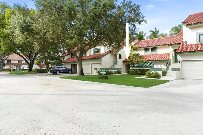 Building Photo - 15 Lexington Ln E