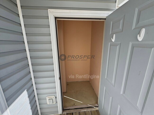 Building Photo - 107 Pelham Square Way