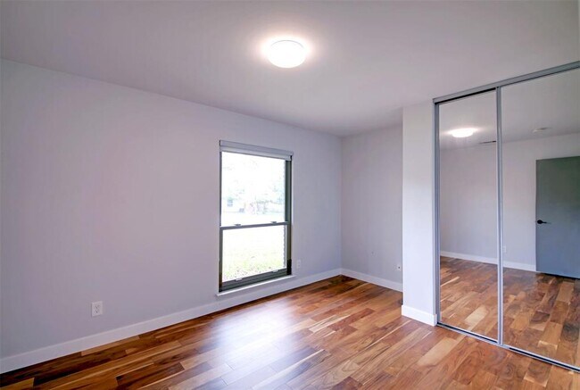Building Photo - 11813 Highland Oaks Trail