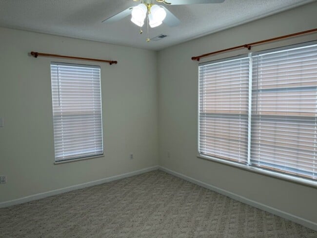 Building Photo - Sevierville 37876 - 3 bedroom 2 bath - call Linda Meese 865-591-6004