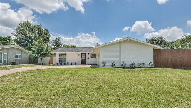 Building Photo - 3215 Rockyridge Dr