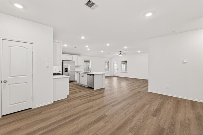 Building Photo - 27410 Oceanus Springs Dr