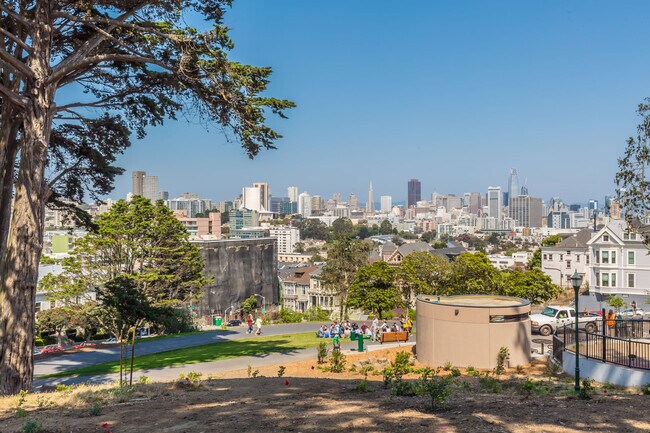 Building Photo - 988 Fulton St