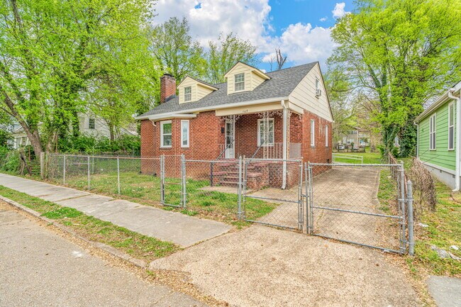 Building Photo - 1609 Dunbar St