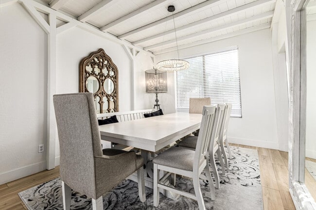 Building Photo - 2707 W Lamar Rd