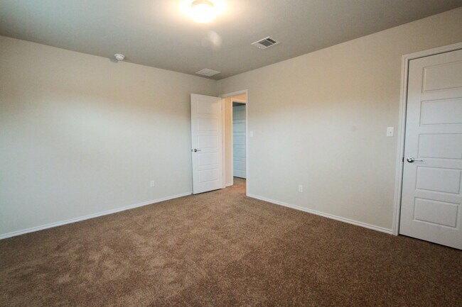 Building Photo - Newly Built 3 Bedroom, 2.5 Bath House in Round Rock's University Park Villas