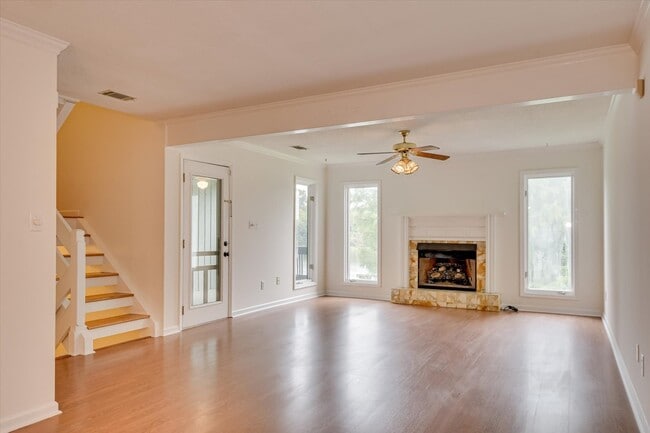 Building Photo - 106 Riverbend Dr