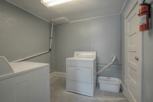 Building Photo - 4416 Terrace St