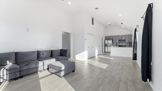 Building Photo - 1428 Rd 5607