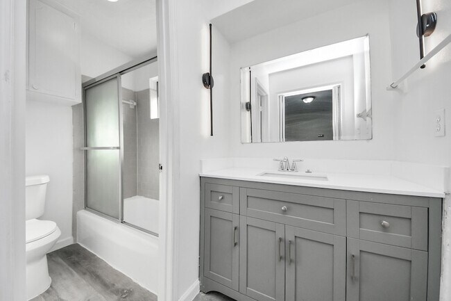 Building Photo - 8011 La Roche Ln