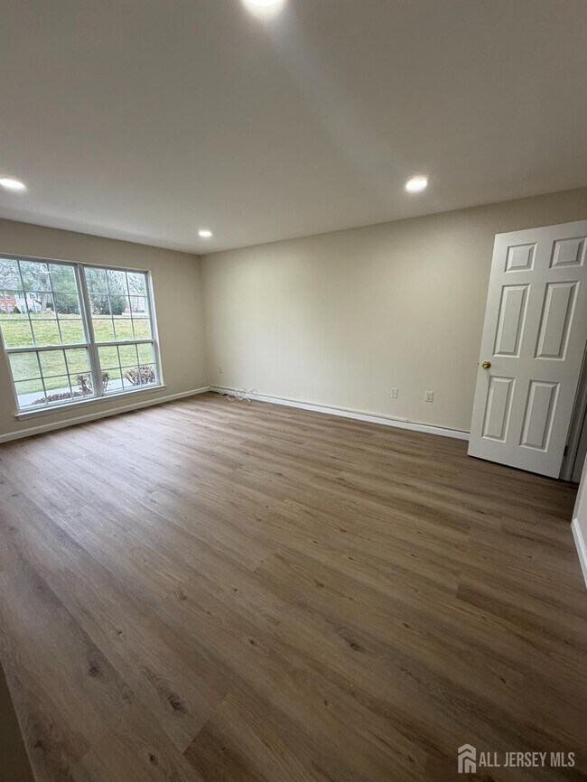 Building Photo - 32 Columbus Dr