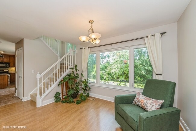 Building Photo - 9 Larkspur Ct