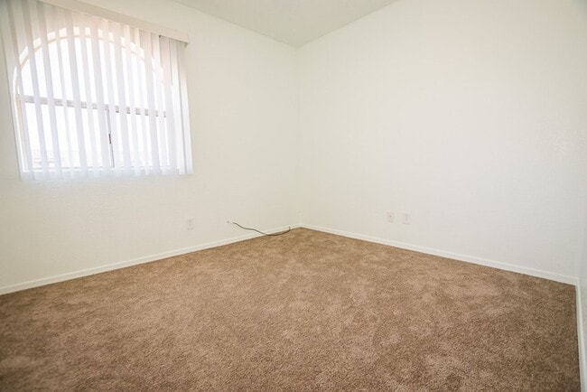 Building Photo - Charming Property Features 3 Bedrooms, 2 B...