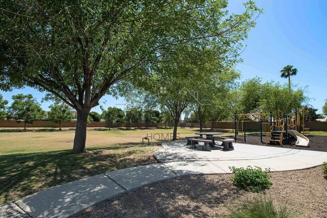 Building Photo - 4432 E Ford Ave