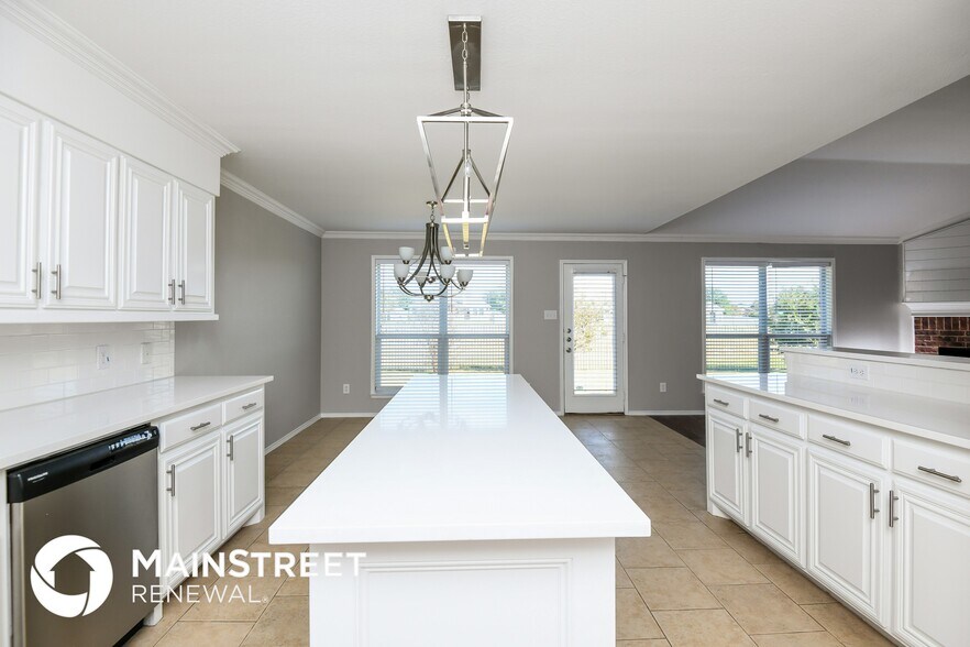 Building Photo - 5202 Ambassador Dr