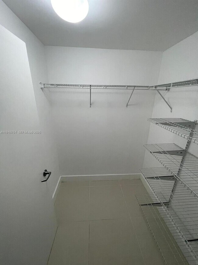 Building Photo - 90 SW 3rd St