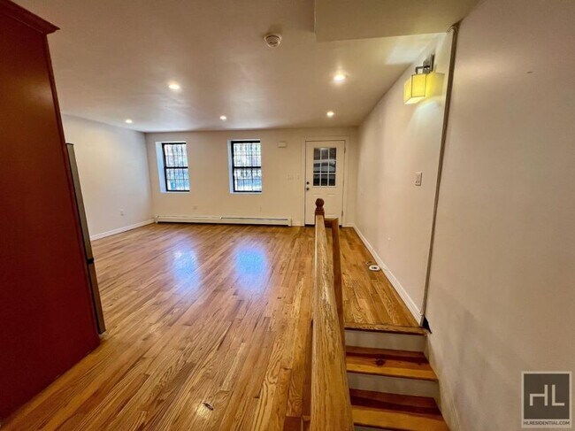 Building Photo - 3 bedroom in BROOKLYN NY 11221