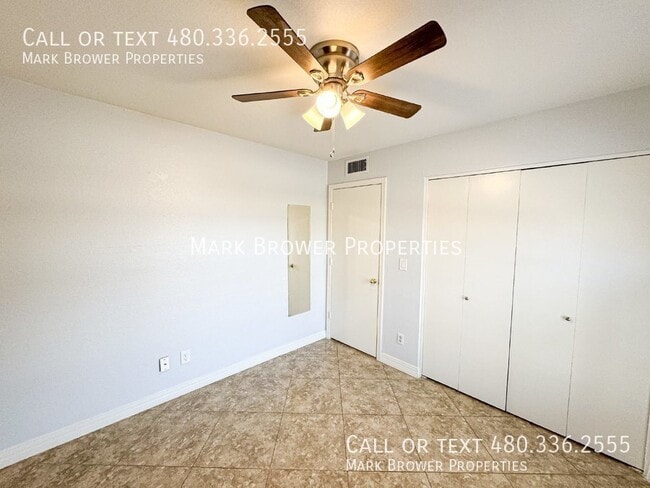 Building Photo - 449 E Meadows Ln
