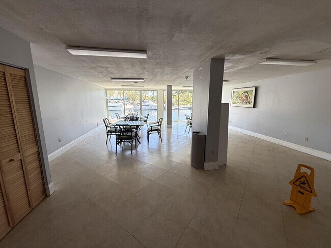 Building Photo - 13155 Ixora Ct