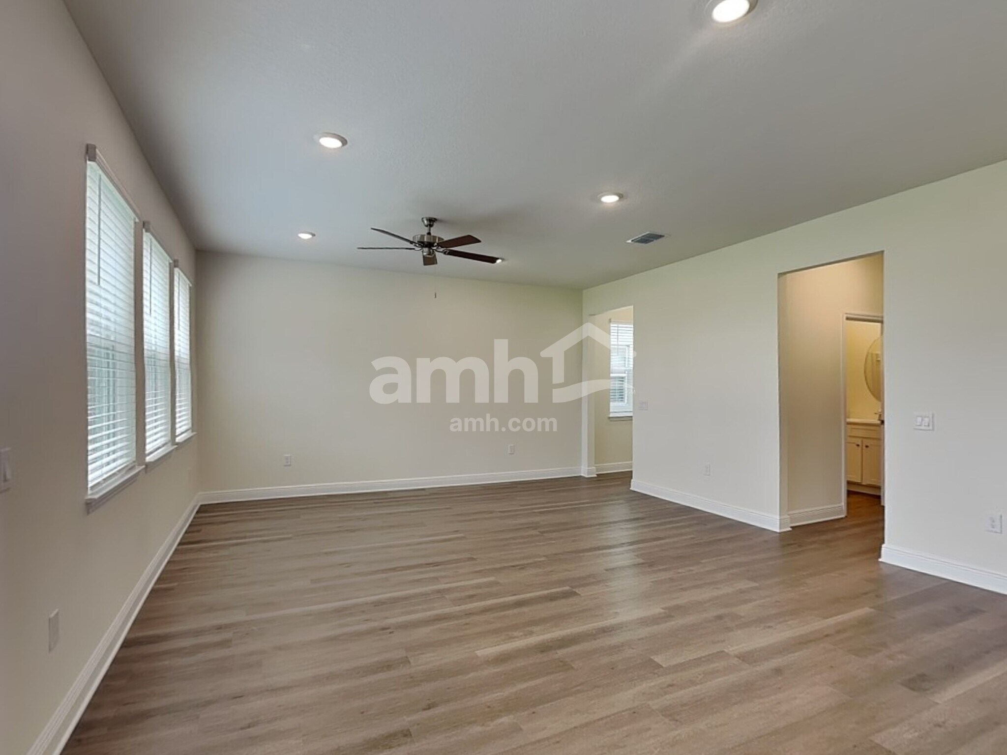 Building Photo - 5949 Pinewood Ests Dr