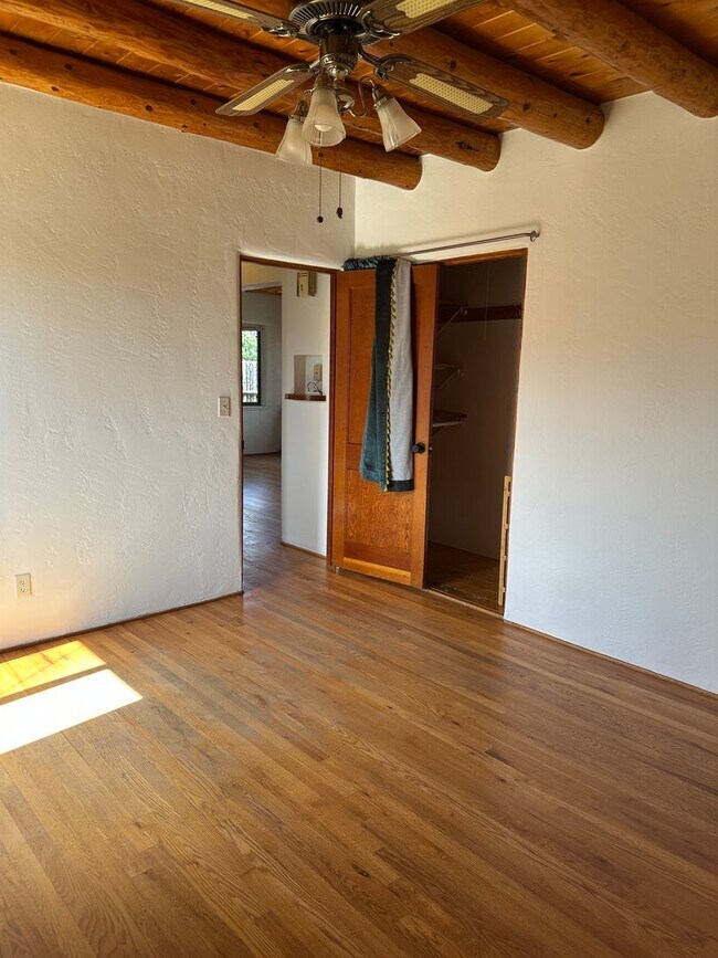 Building Photo - 1361 Santa Rosa Dr