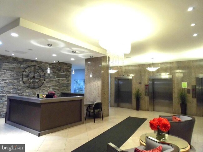 Building Photo - 1011 Arlington Blvd