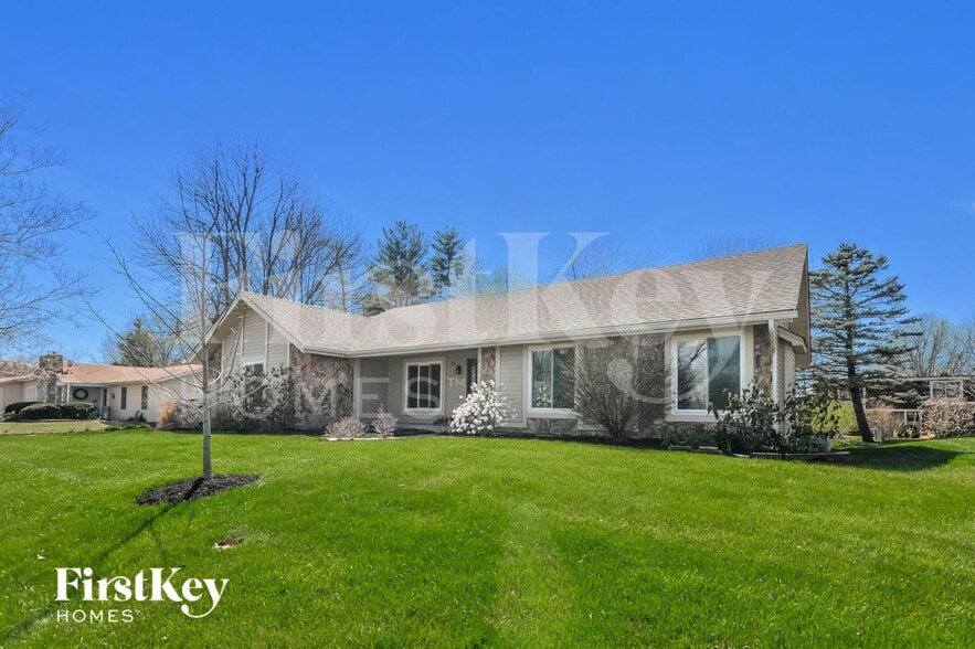 Primary Photo - 11 Savoy Dr