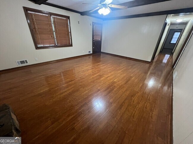 Building Photo - 916 Curry Cir SE