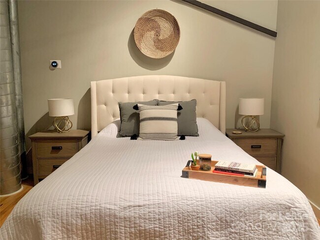 Building Photo - 3612 Artist's Way