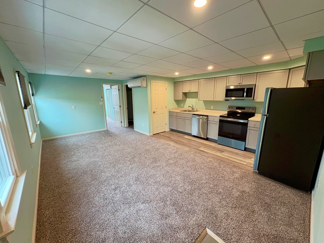 Building Photo - 18 W Second St