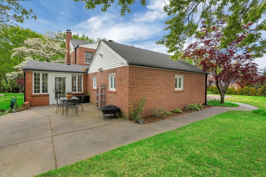 Building Photo - 15 Brazillian Ct