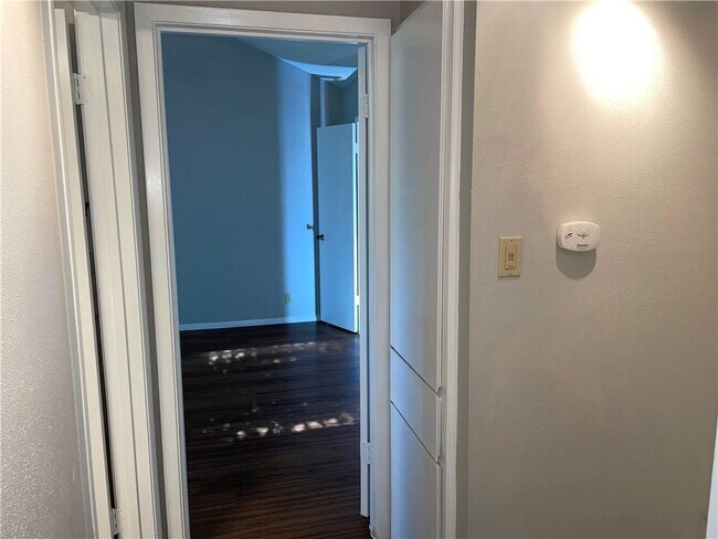 Building Photo - 1602 Southgate Cir