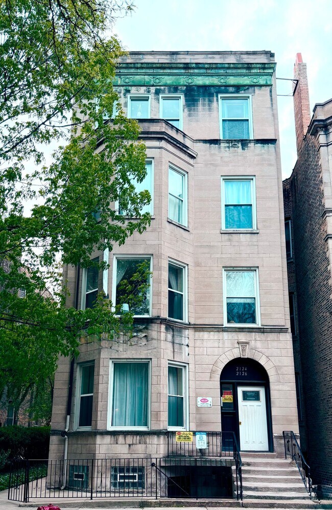 Building Photo - 4-BEDROOM DEPAUL UNIVERSITY APARTMENT – FIRST FLOOR