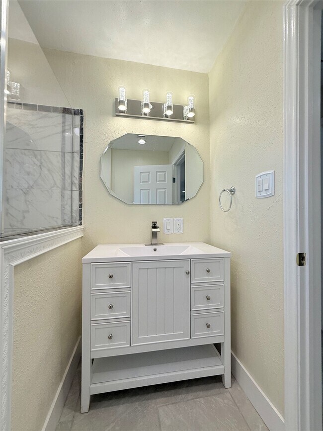 Building Photo - 207 Tidwell Rd