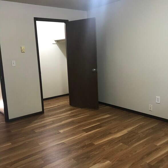 7836 walk in closet in master bedroom - 7834 Custer Rd W