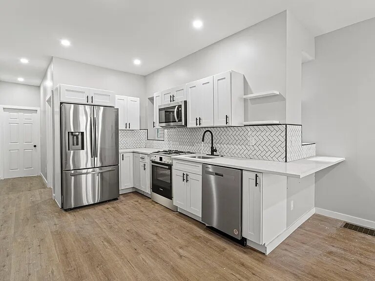 Building Photo - 2550 Cecil B. Moore Ave